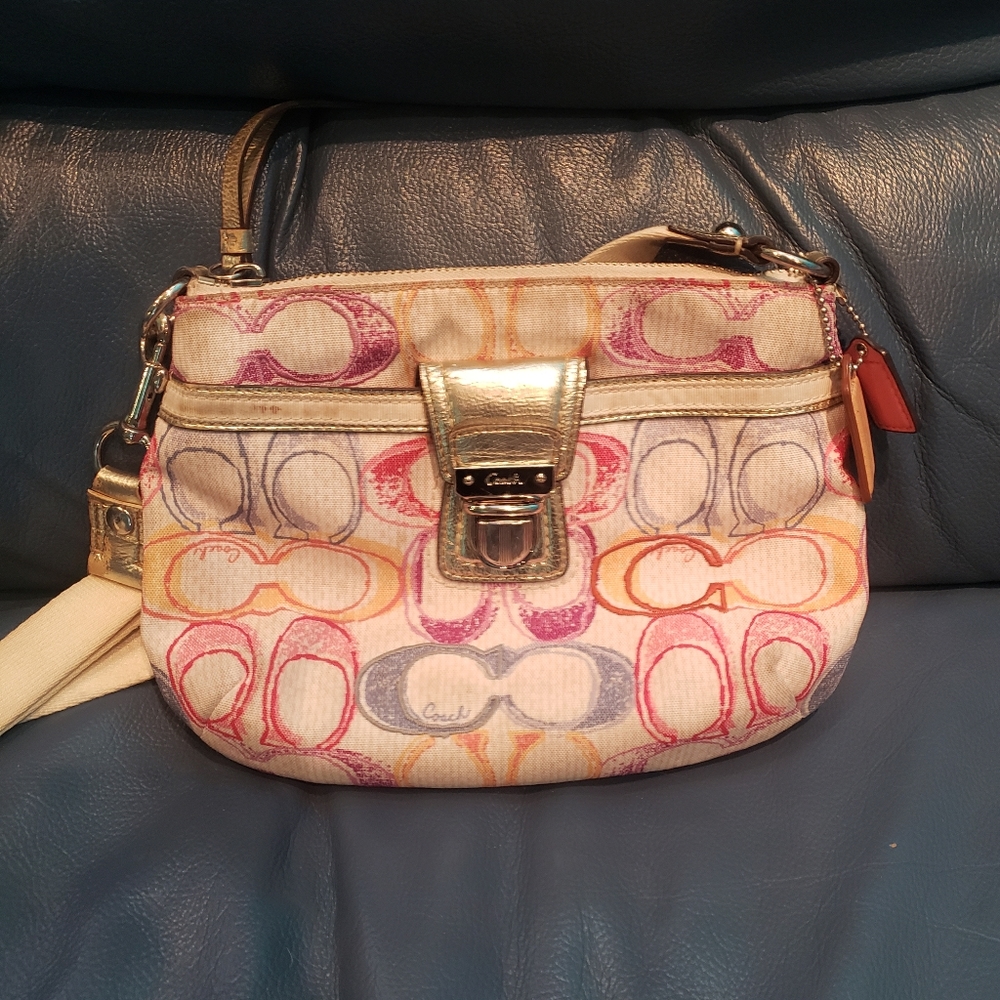 Coach Authenticate crossbody purse!